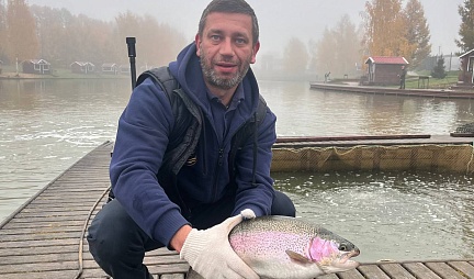 Продолжаем зарыблять водоём форелью