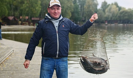 Туманное утро и осетр на вываживании