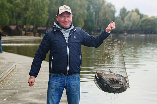 Туманное утро и осетр на вываживании